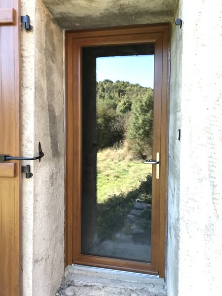 Menuiseries en PVC imitation bois installées à Ganges